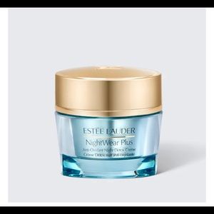Estée Lauder night wear plus